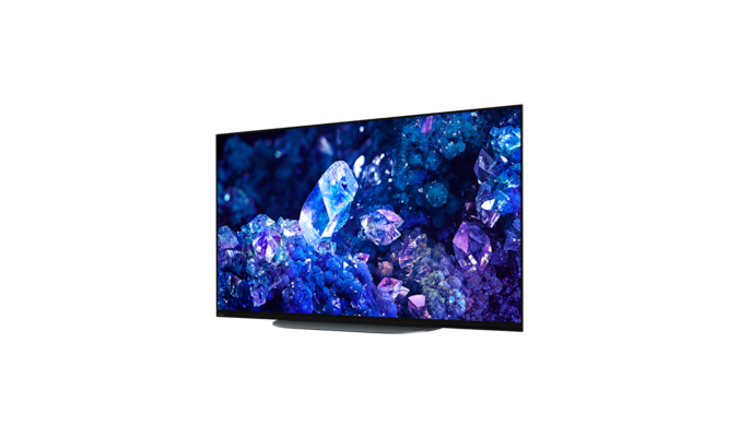 Телевизор BRAVIA A90K с изображением синих и фиолетовых кристаллов на экране, вид под углом