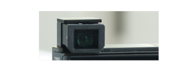 Крупный план электронного видоискателя цифровой камеры Sony DSC-RX100 III Cyber-shot