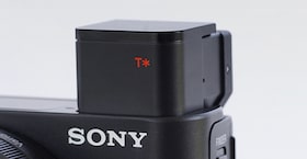 Крупный план встроенного электронного видоискателя цифровой камеры Sony DCS-RX100 III Cyber-shot