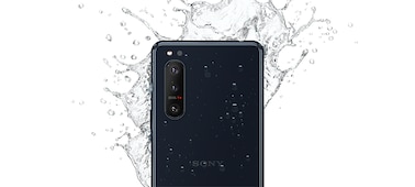 Брызги воды на смартфоне Xperia 5 II
