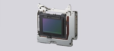 Изображение Камера α99 II с полнокадровым сенсором и тыловой подсветкой