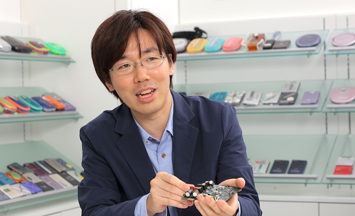 Кейка Мацузаки, инженер-электронщик и звукотехник из подразделения Video & Sound Products, один из создателей DMP-Z1