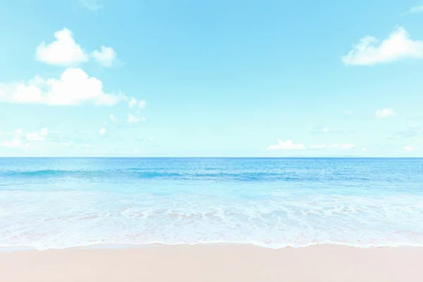 Пляж и чистое небо
