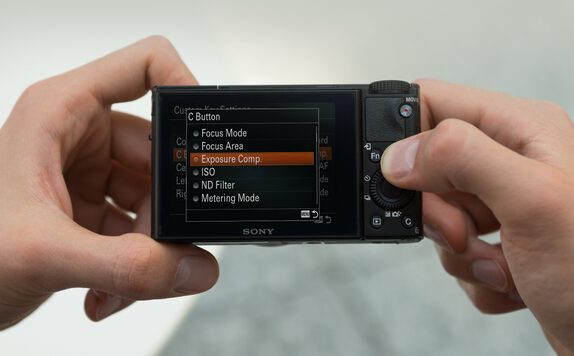 Назначение пользовательских элементов управления на цифровой камере Sony DCS-RX100 III Cyber-shot