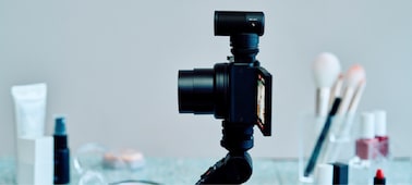 Изображение камеры ZV-1 II с прикрепленным микрофоном ECM-G1