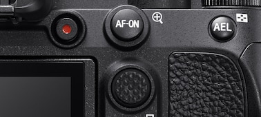 Изображение нескольких кнопок на задней панели камеры