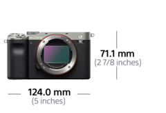 Изображение компактной полнокадровой камеры α7C