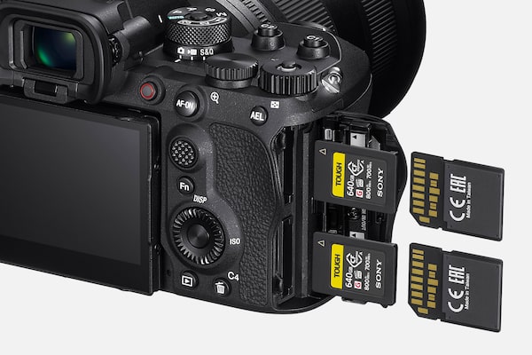 Изображение продукта: камера с картами CFexpress и картами SD