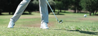 Пример изображения замаха в гольфе сразу после удара клюшкой по мячу
