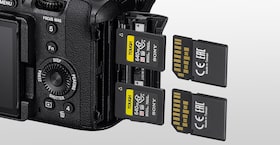 Камера с картами SD и картами CFexpress