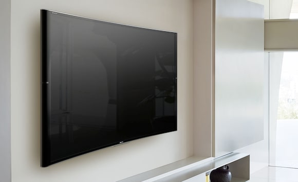LED-телевизор с экраном190 см/75 дюймов от Sony, закрепленный на стене