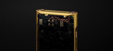 Изображение Walkman WM1ZM2 в разрезе с внутренними компонентами, включая толстый кабель KIMBER KABLE®