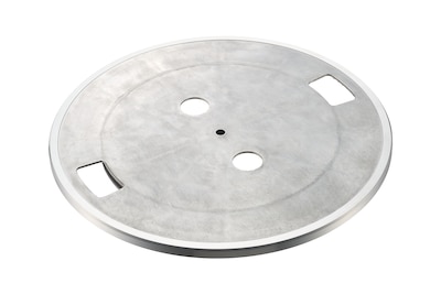 Крупный план алюминиевого диска, который обеспечивает чистое звучание и стабильное воспроизведение