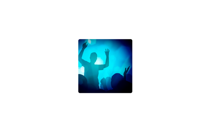 Человек с поднятыми вверх руками в ночном клубе.